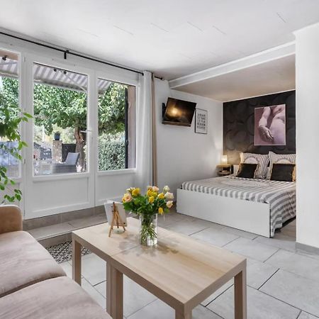 Studio Villa Nui Cuers Exteriér fotografie