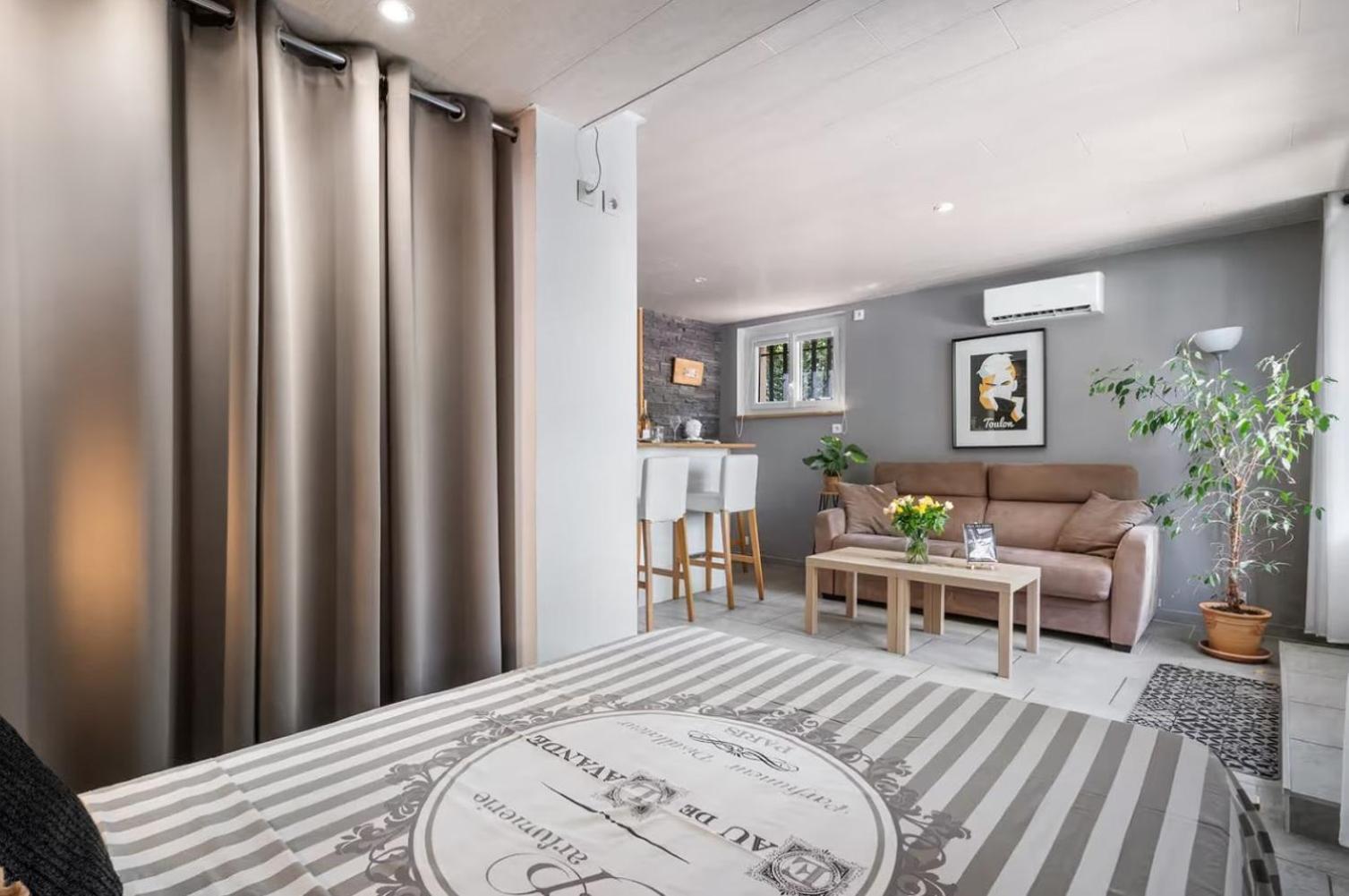 Studio Villa Nui Cuers Exteriér fotografie