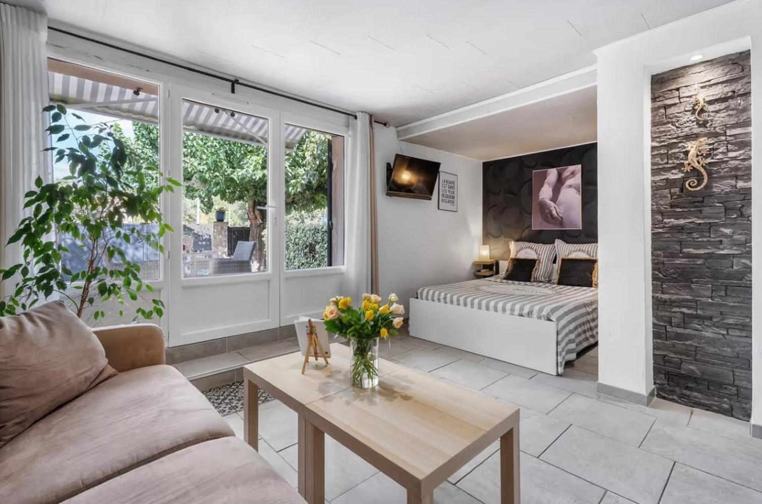 Studio Villa Nui Cuers Exteriér fotografie