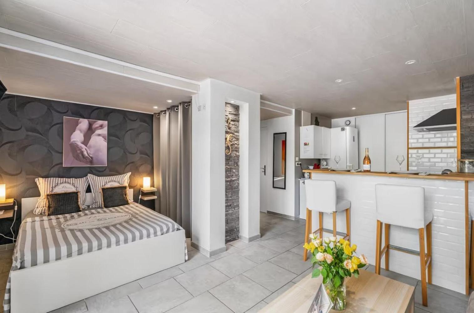Studio Villa Nui Cuers Exteriér fotografie
