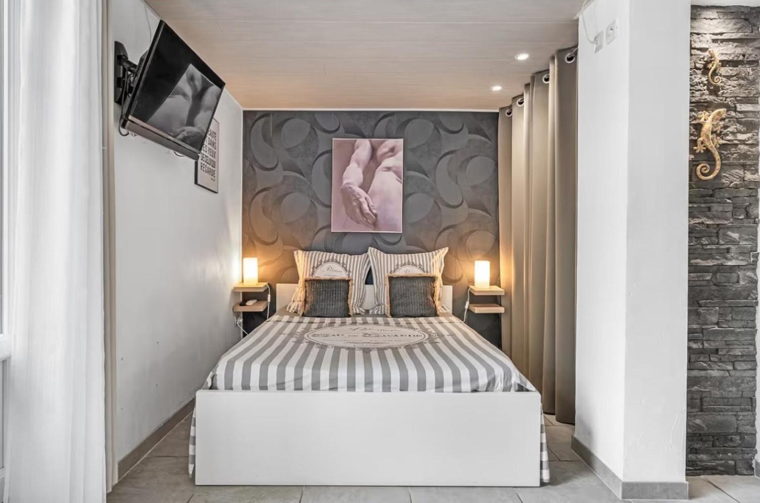 Studio Villa Nui Cuers Exteriér fotografie