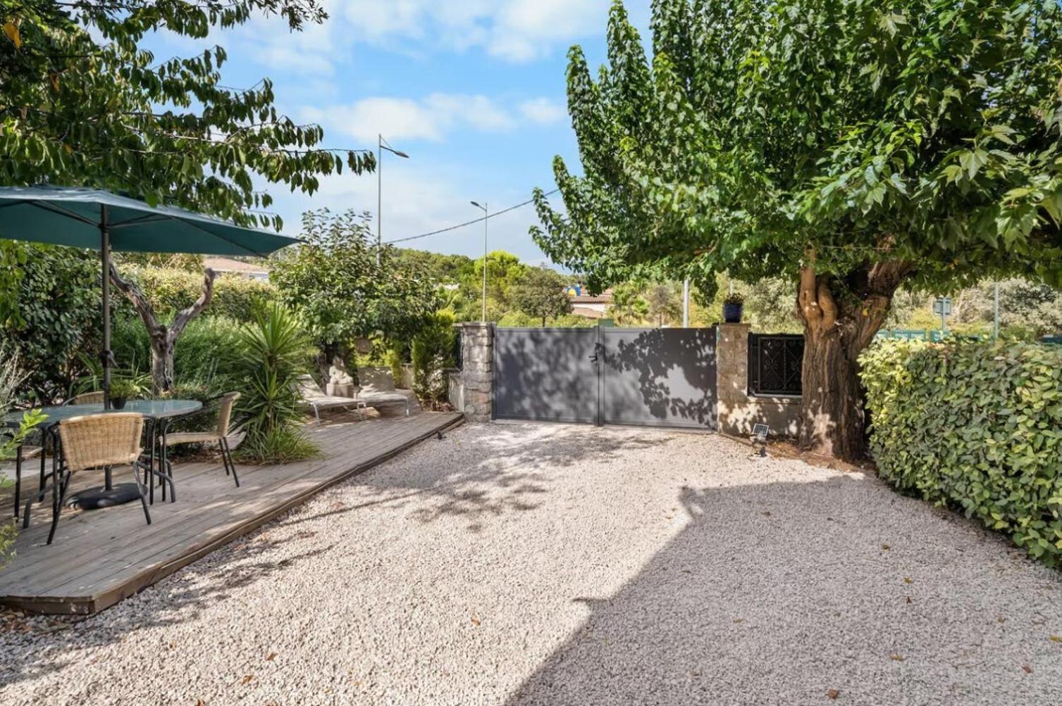 Studio Villa Nui Cuers Exteriér fotografie