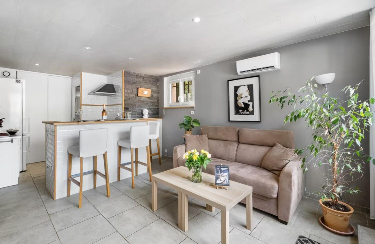 Studio Villa Nui Cuers Exteriér fotografie