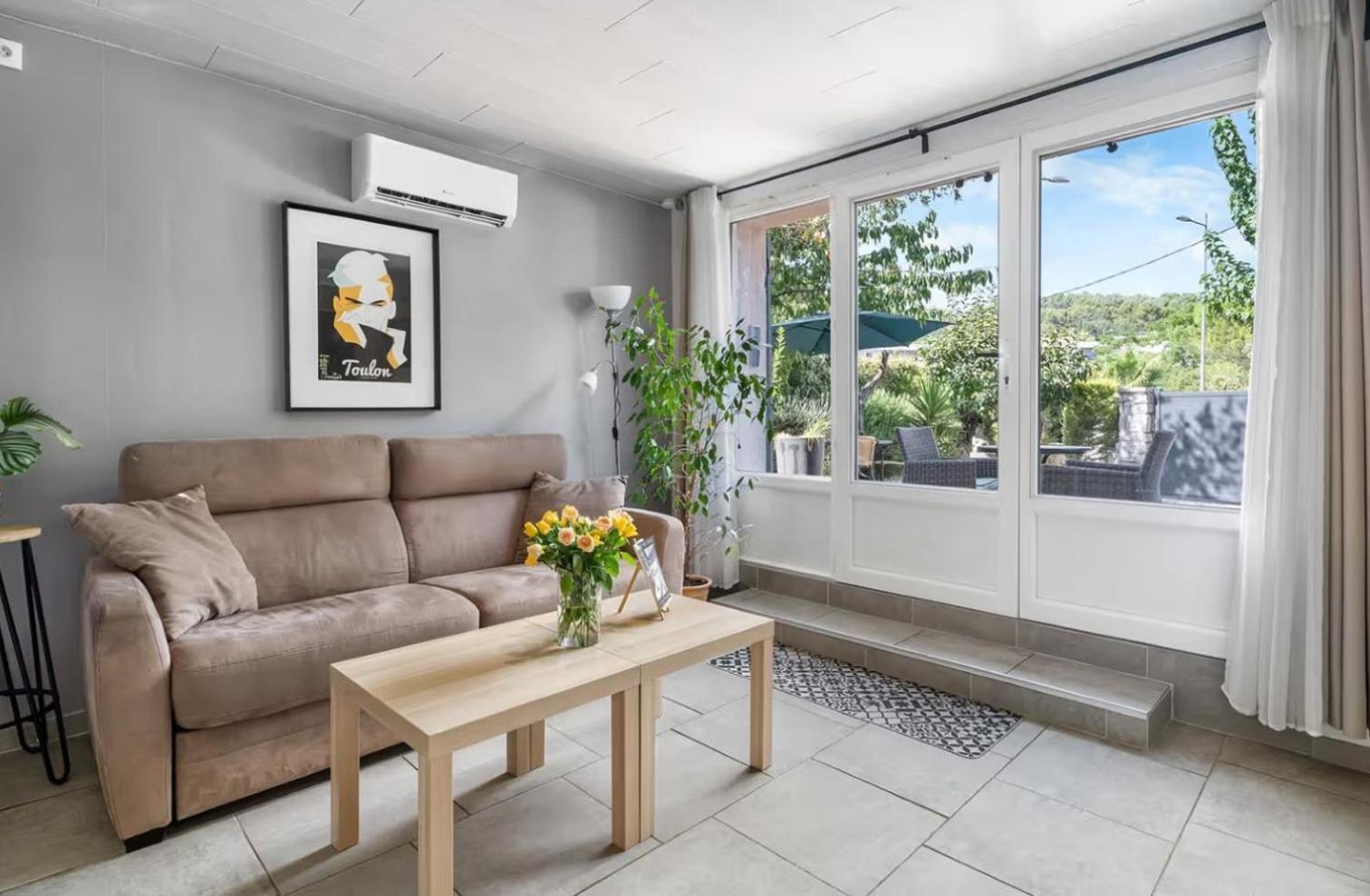 Studio Villa Nui Cuers Exteriér fotografie